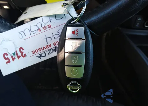 2017 Nissan Rogue Sv z USA, uszkodzony, nr VIN KNMAT2MV5HP546406